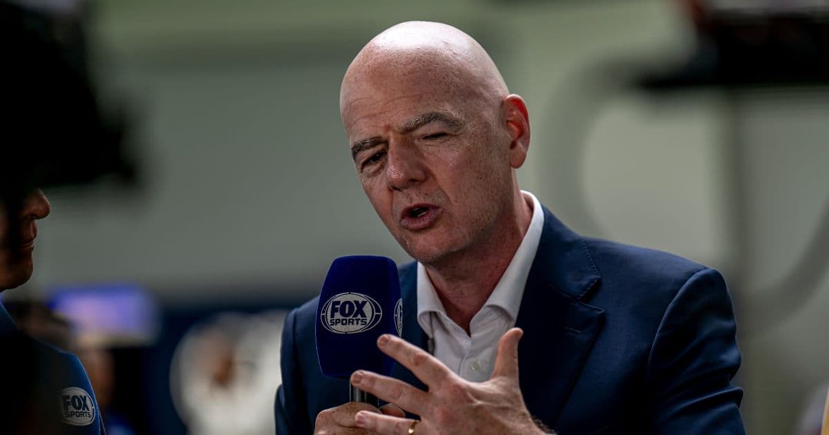 Bufera FIFA, scuse ufficiali di Gianni Infantino: ritirato il piano sui Mondiali, ma il presidente non si dimette