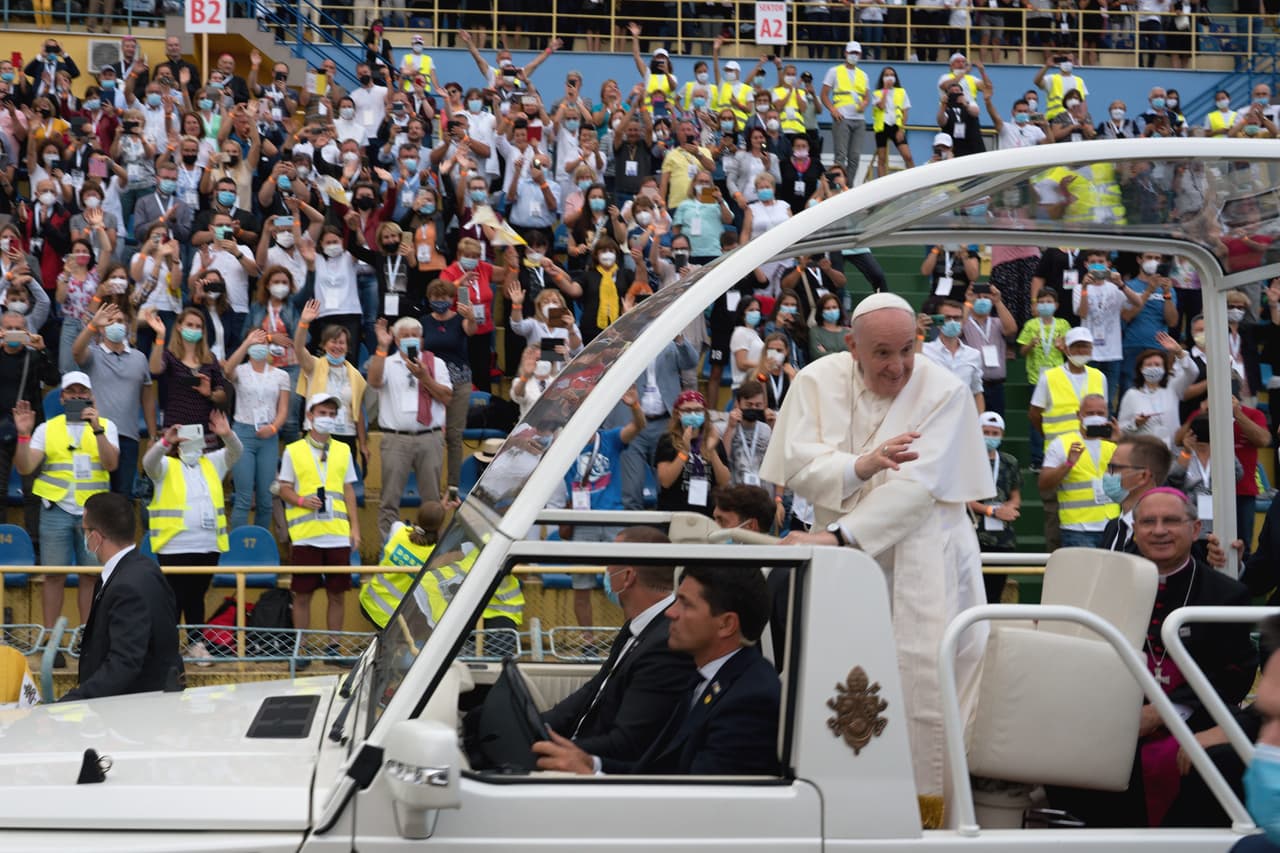 Il mondo piange Papa Francesco: la Lega Serie A rinvia le partite