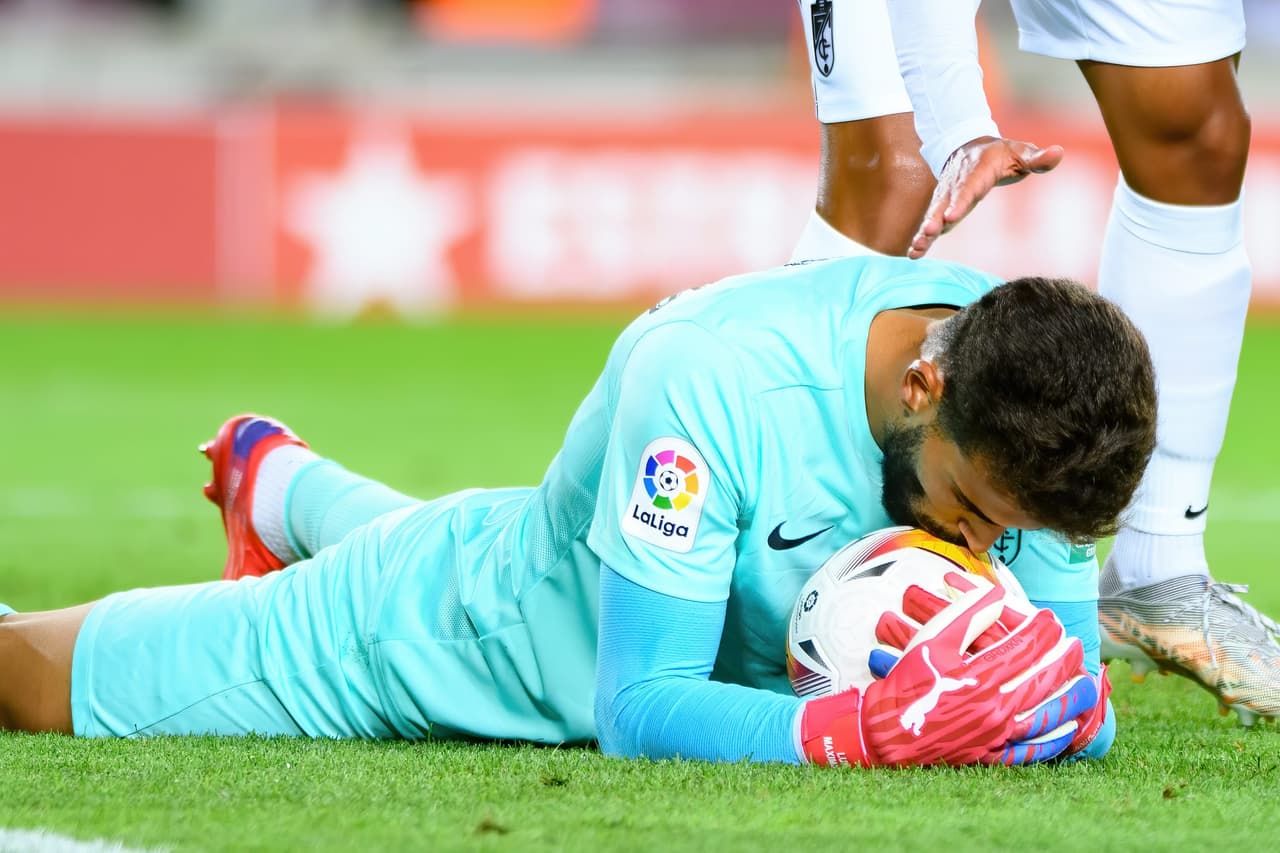 Serie A, Maximiano è quasi record: il portiere biancoceleste rimedia il secondo rosso più veloce per un esordiente