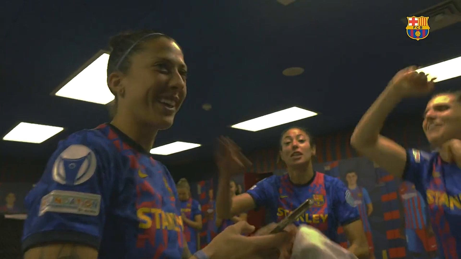 Video. Le ragazze del Barça festeggiano nello spogliatoio dopo aver sconfitto le rivali del Real Madrid