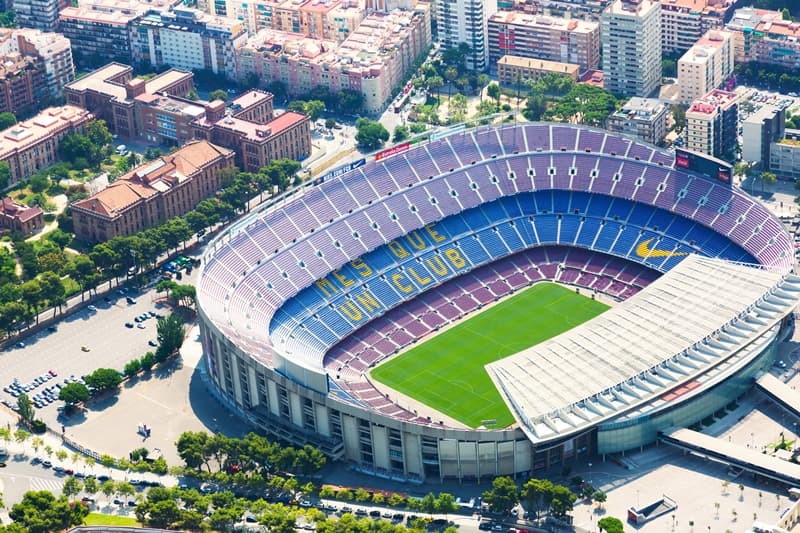 Dal Barcellona alla Juventus, le squadre che hanno "venduto" il proprio stadio agli sponsor