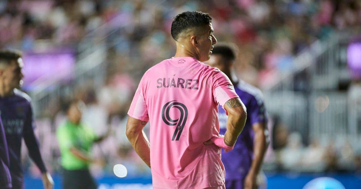 Suarez incorona Kane: "È il miglior numero 9 al mondo". E apre a Julian Alvarez al Barça