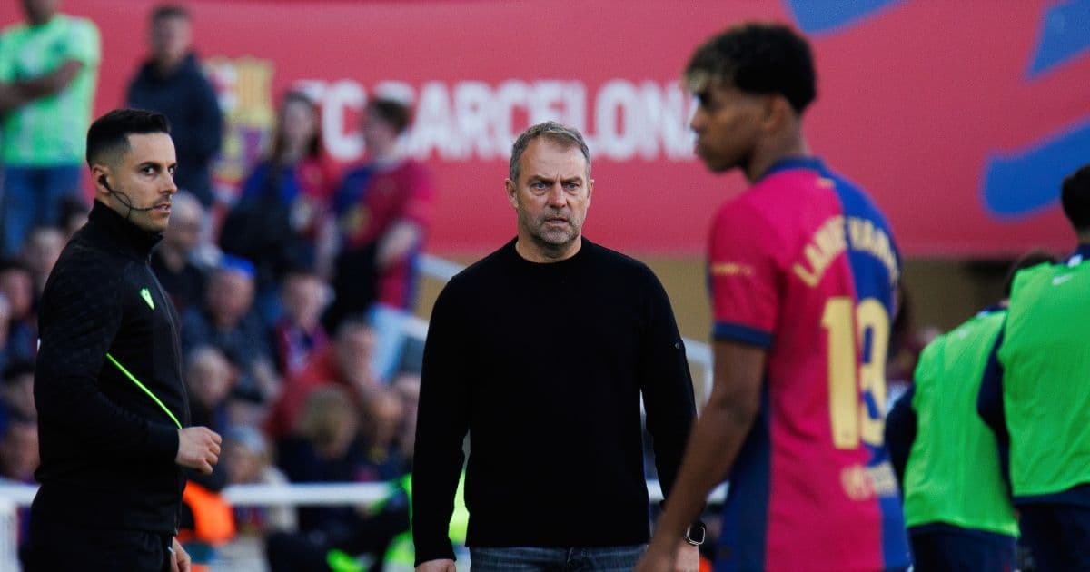 Flick dopo la caduta di Parigi: "Il PSG ha dimostrato di essere migliore di noi, ma impareremo"