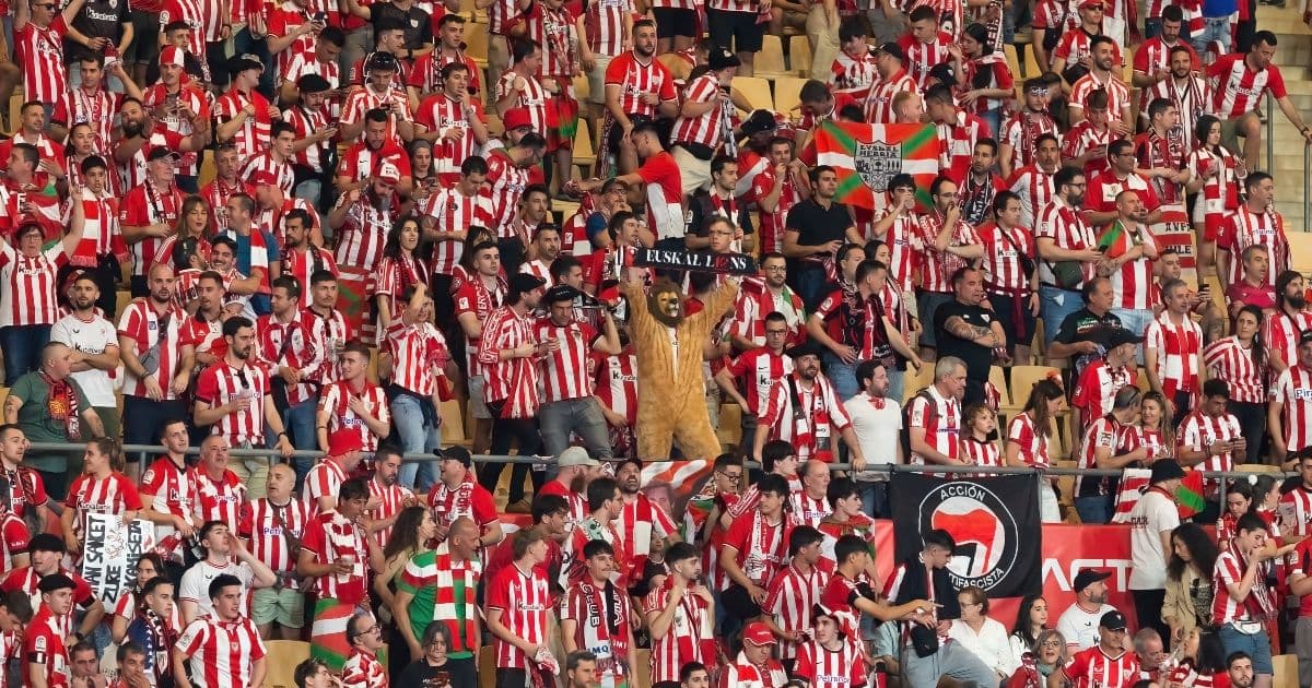 SOS Siviglia: storica marcia dei tifosi contro la proprietà. Spunta il retroscena sul fallimento della cordata di Sergio Ramos