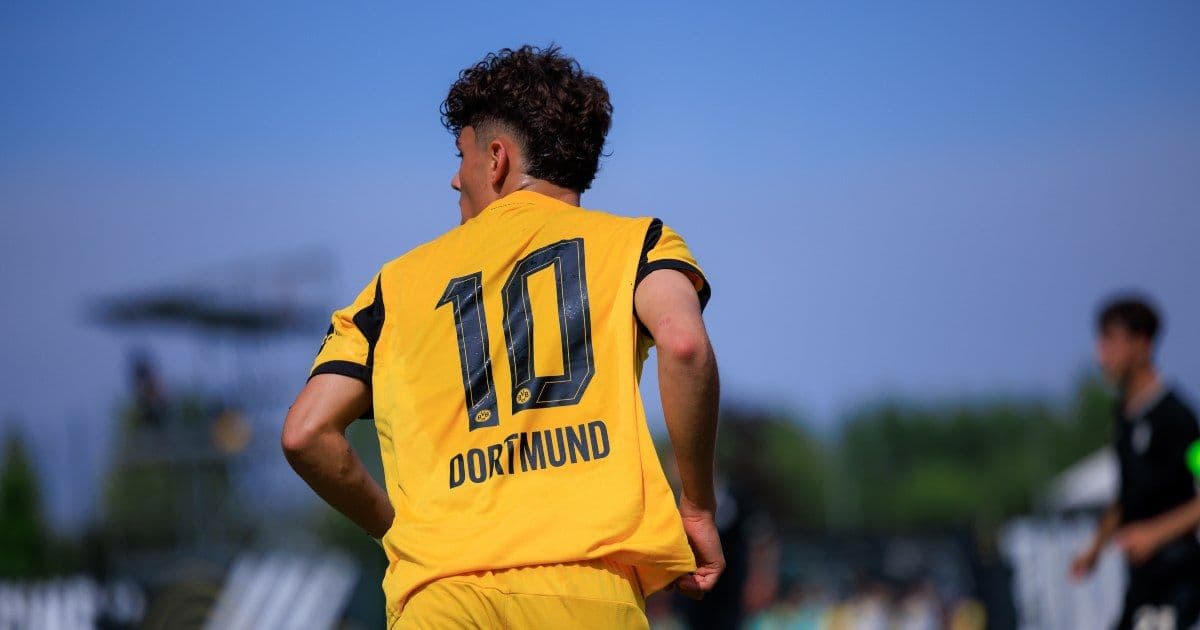 Borussia Dortmund, esordio da incubo per Inacio: rosso e rabbia nel tunnel